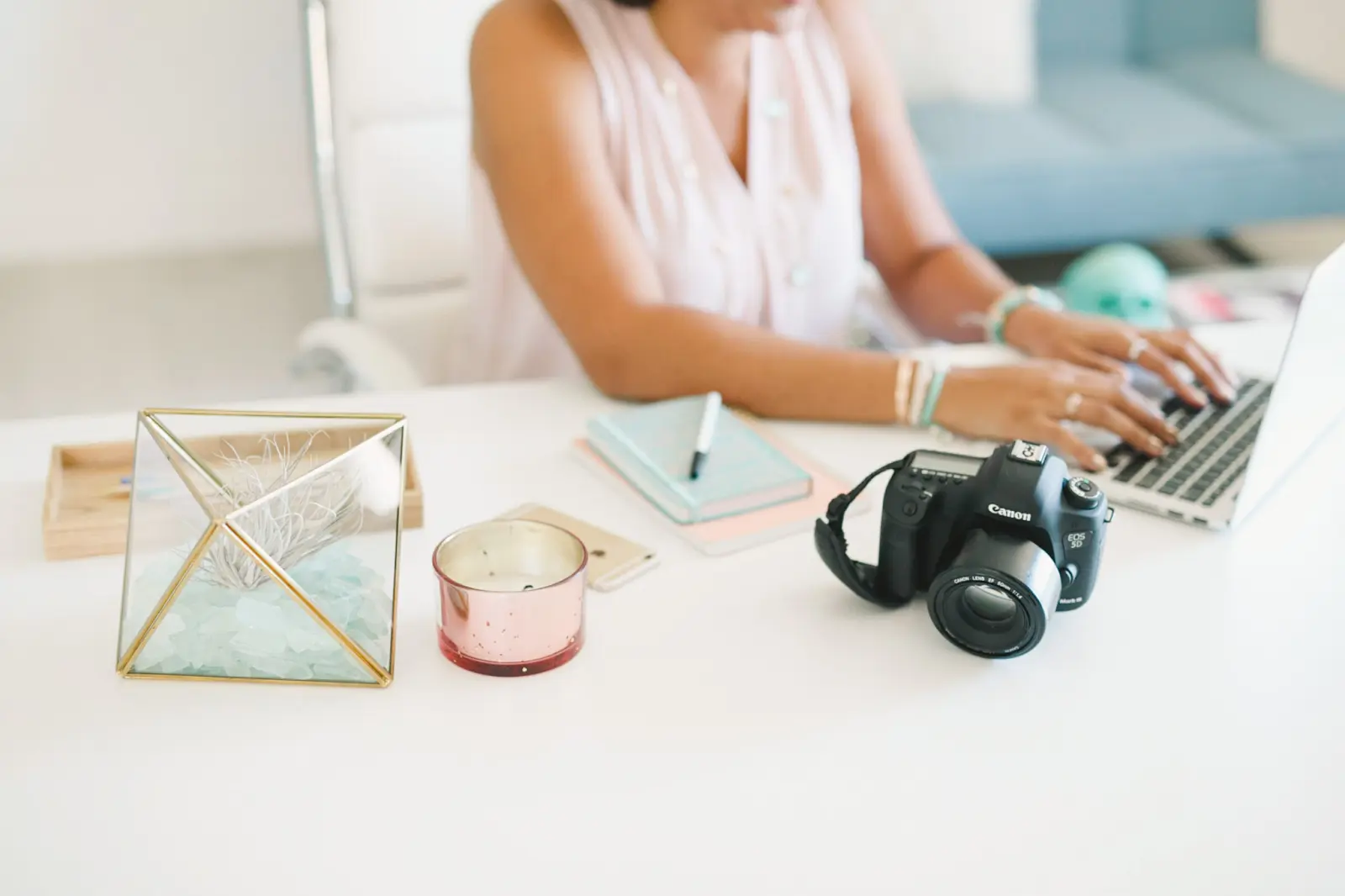 Angie on her laptop, sharing winning strategies that help branding photographers attract dream clients.